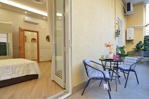 2 bedrooms, desk, iron/ironing board, travel cot