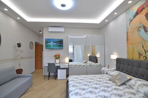 2 bedrooms, desk, iron/ironing board, travel cot