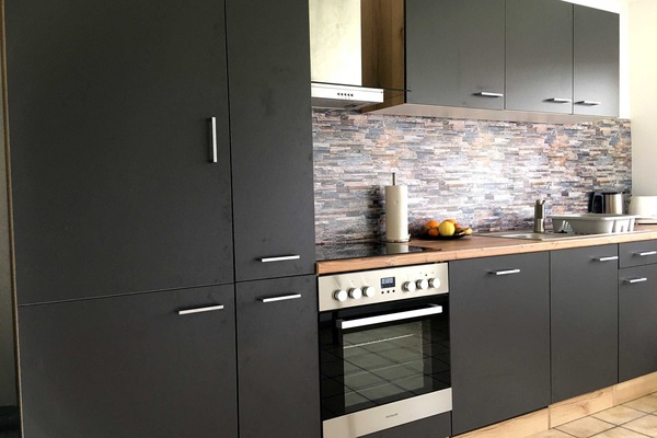 große voll ausgestattet moderne Küche