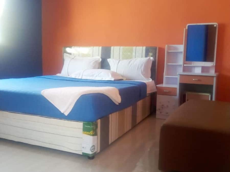 Minibar, individually decorated, desk, laptop workspace