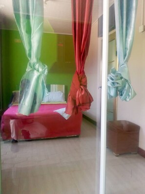 Standard Room | Minibar, individually decorated, desk, laptop workspace - Muroy Executive Lodge (Kitwe)