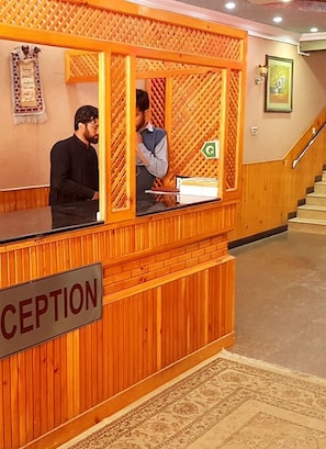 Reception - Afaq Hotel Naran (Balakot)