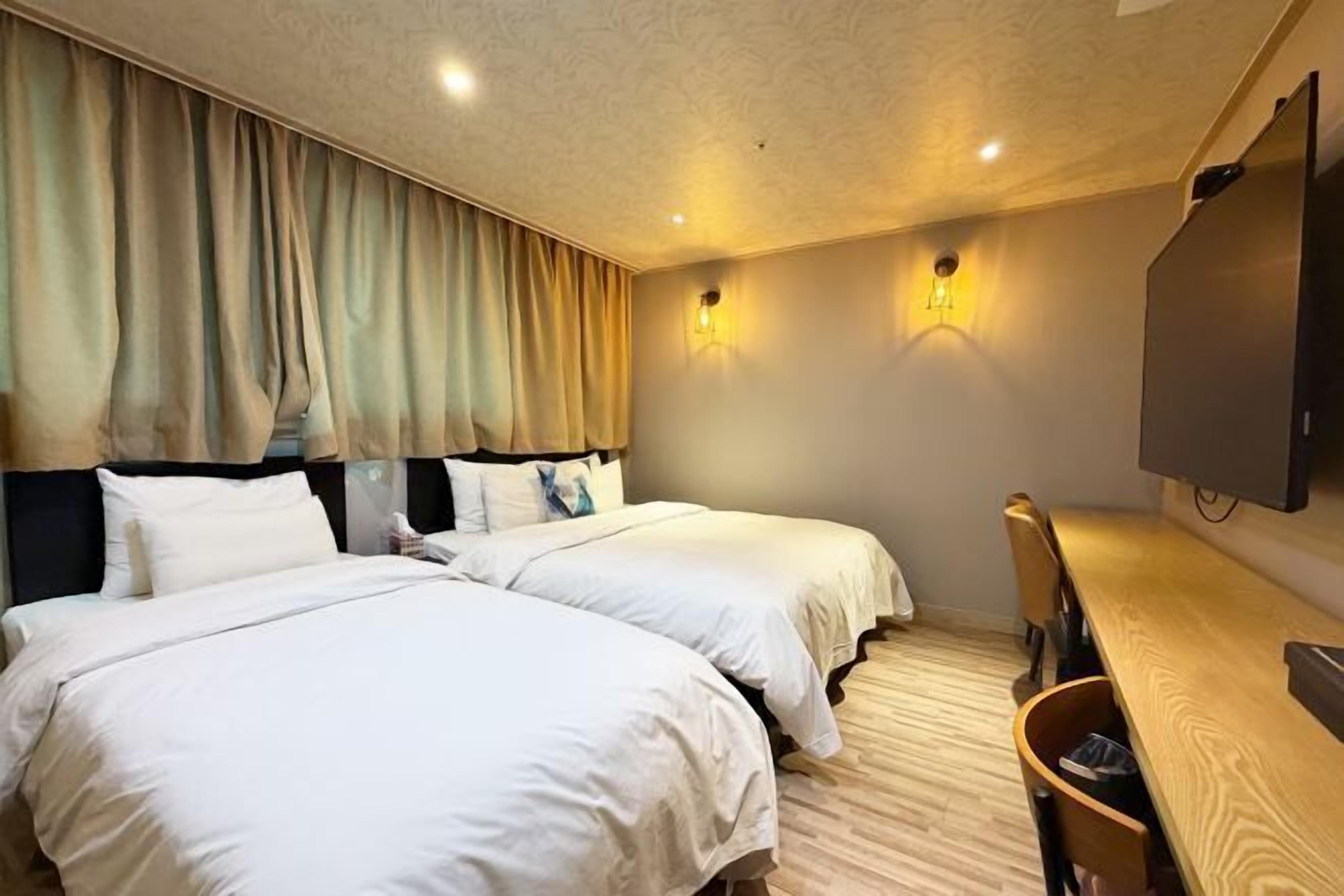 Free WiFi, bed sheets