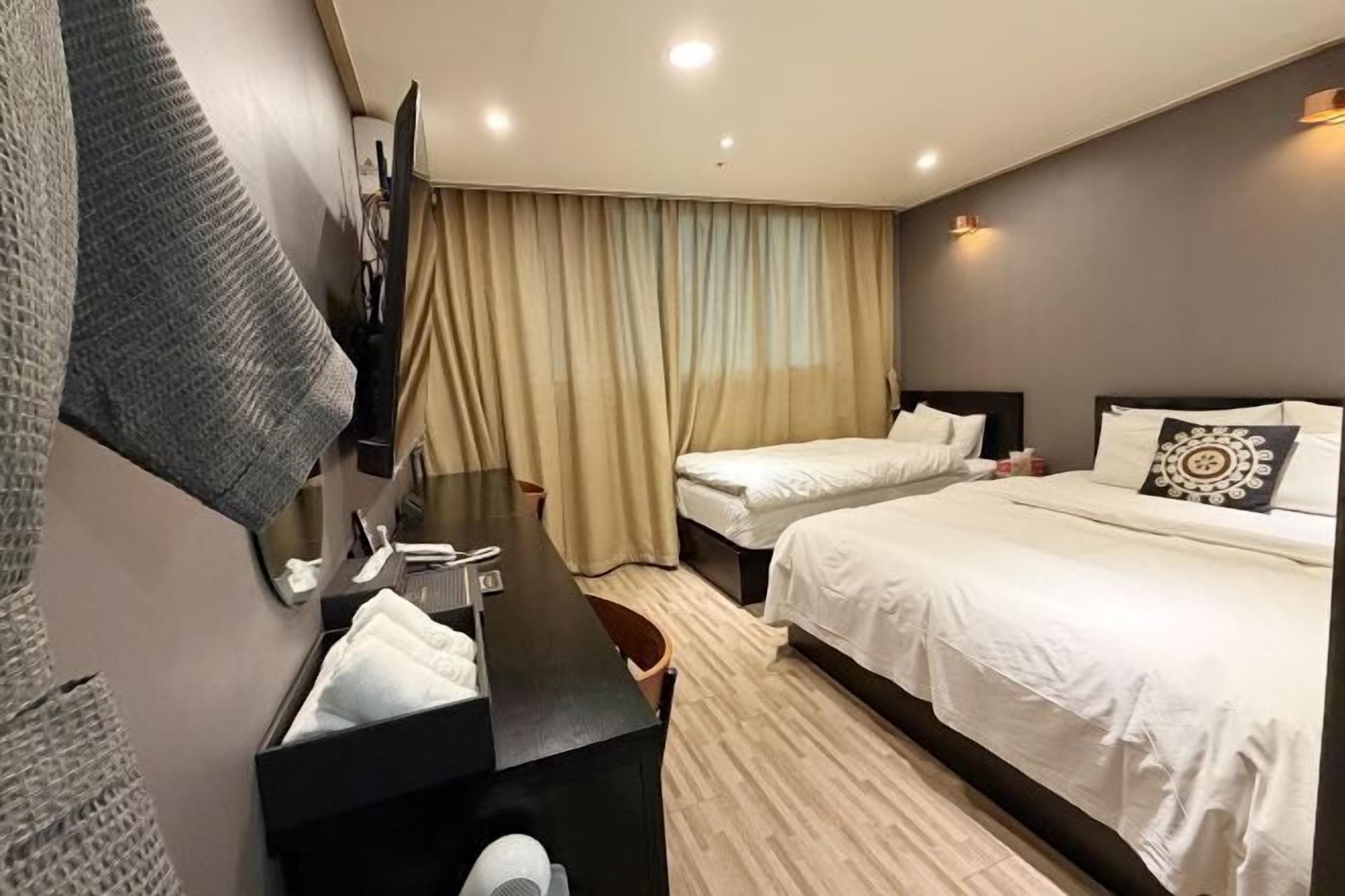 Free WiFi, bed sheets