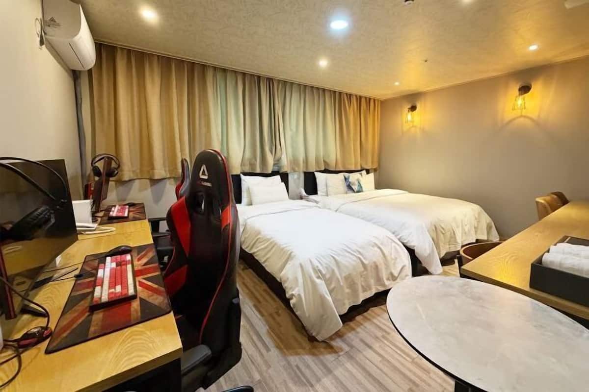 Free WiFi, bed sheets