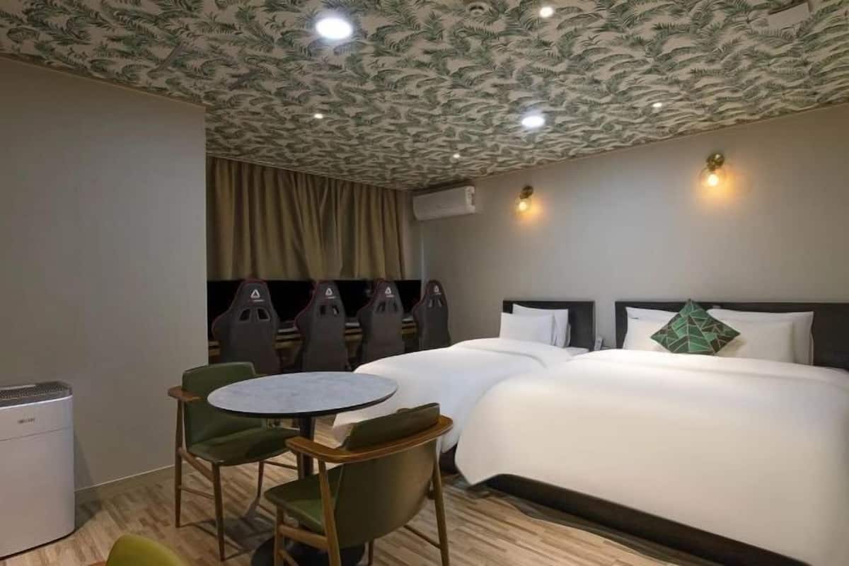 Free WiFi, bed sheets