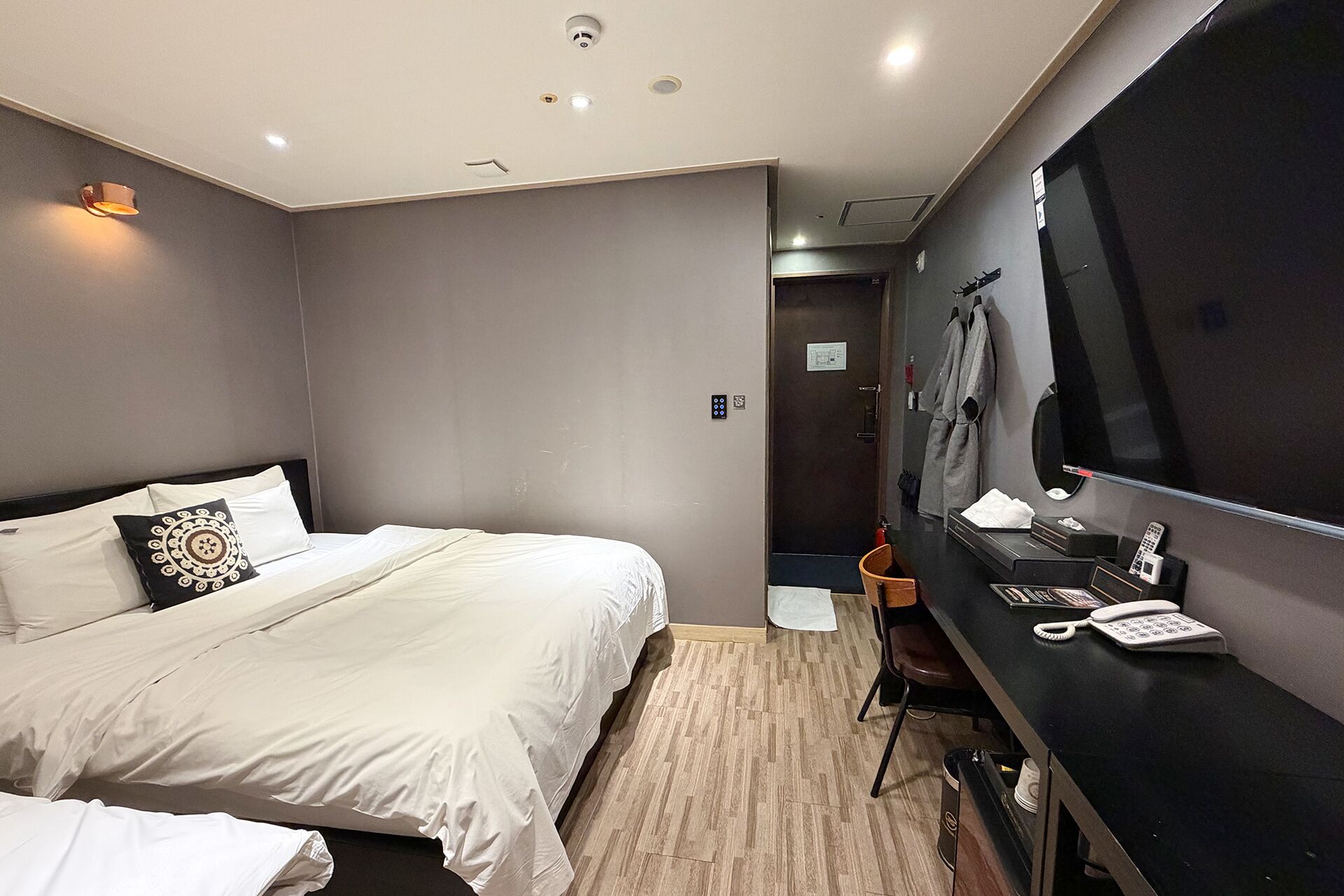 Habitación estándar con 2 camas individuales | Wifi gratis y ropa de cama 