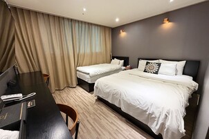 Habitación estándar con 2 camas individuales | Wifi gratis y ropa de cama