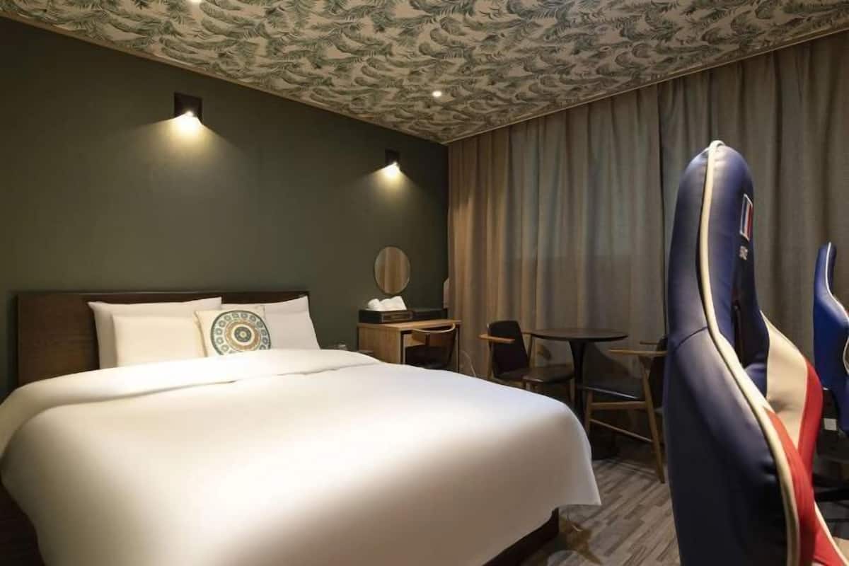 1 bedroom, free WiFi, bed sheets