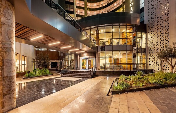 Vista frontal de la propiedad