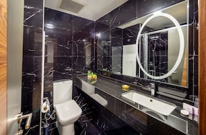 Shower, rainfall showerhead, designer toiletries, hair dryer - Novel Centre Point Hotel (Famagusta)