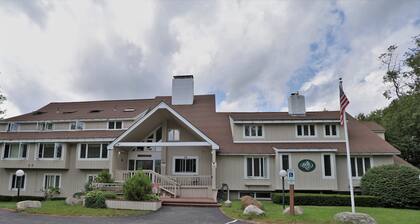 Inns of Waterville Valley unit close to town square (201)