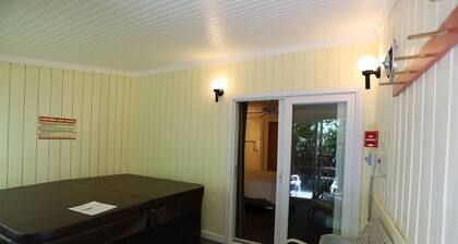 Inns of Waterville Valley Condo the Heart of Waterville Valley! (104)