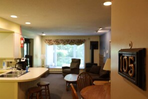 Interior - Garden Level Inns Of Waterville Valley Unit (Waterville Valley)