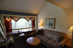TV - Inns of Waterville Valley Loft Unit (Waterville Valley)