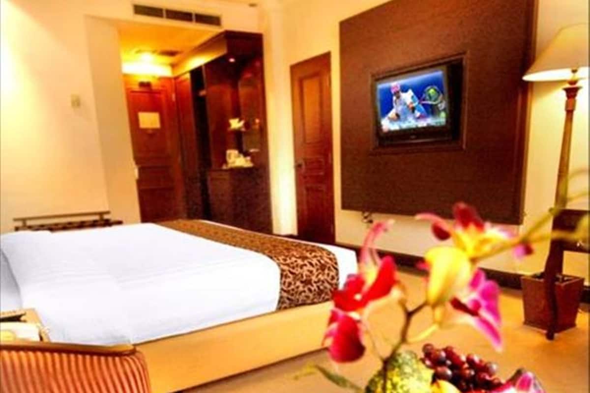 Deluxe Room | Desk, free WiFi