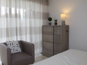 2 bedrooms, WiFi - Ground Floor 3-Room Apartment with Terrace & Garden, 5 min to Beach, A/C, Parking, Villeneuve-Loubet (Villeneuve-Loubet)