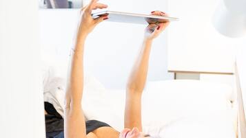 Ropa de cama de alta calidad y escritorio