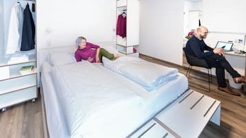 Ropa de cama de alta calidad y escritorio