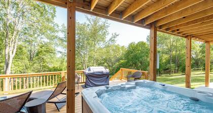 Cozy Cabin w/ Arcade, Deck & Fire Pit