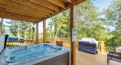 Cozy Cabin w/ Arcade, Deck & Fire Pit