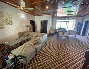 Deluxe Double Room | Blackout drapes, bed sheets - Relax Inn Hotel (Patriata)