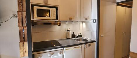 Fridge, microwave, dishwasher, toaster