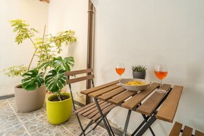 Outdoor dining - GuestHost - Bourbon House in Ortigia! (Syracuse)
