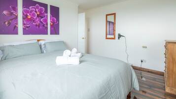 House, Multiple Beds | 4 bedrooms, iron/ironing board, free WiFi, bed sheets