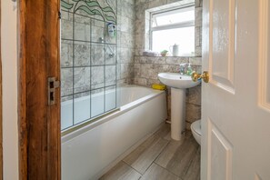House, Multiple Beds | Bathroom