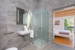 Hair dryer - Contemporary bolthole, short walk from City (Canterbury)