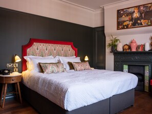 Superior Room | Minibar, in-room safe, desk, iron/ironing board - Spread Eagle (London)