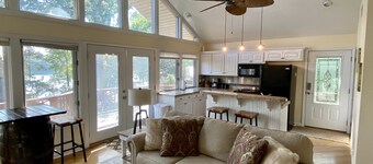 Relaxing Lakeside Treehouse