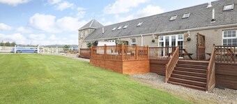 Greenknowes Lodge with Hot Tub & Stove