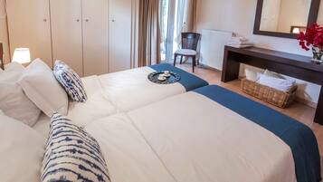 4 dormitorios, escritorio, espacio para trabajar con un portátil