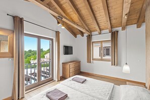 5 bedrooms, free WiFi, bed sheets