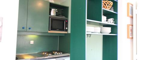 冷蔵庫、電子レンジ、食器洗い機、ハイチェア