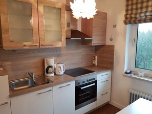 Køleskab, mikrobølgeovn, ovn, kogeplade