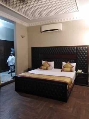 Rideaux occultants, chambres insonorisées, Wi-Fi gratuit, draps fournis