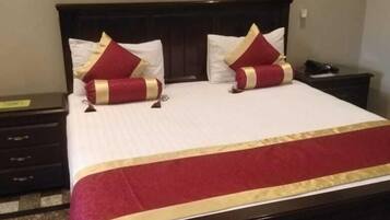 Deluxe Single Room | Blackout curtains, soundproofing, free WiFi, bed sheets
