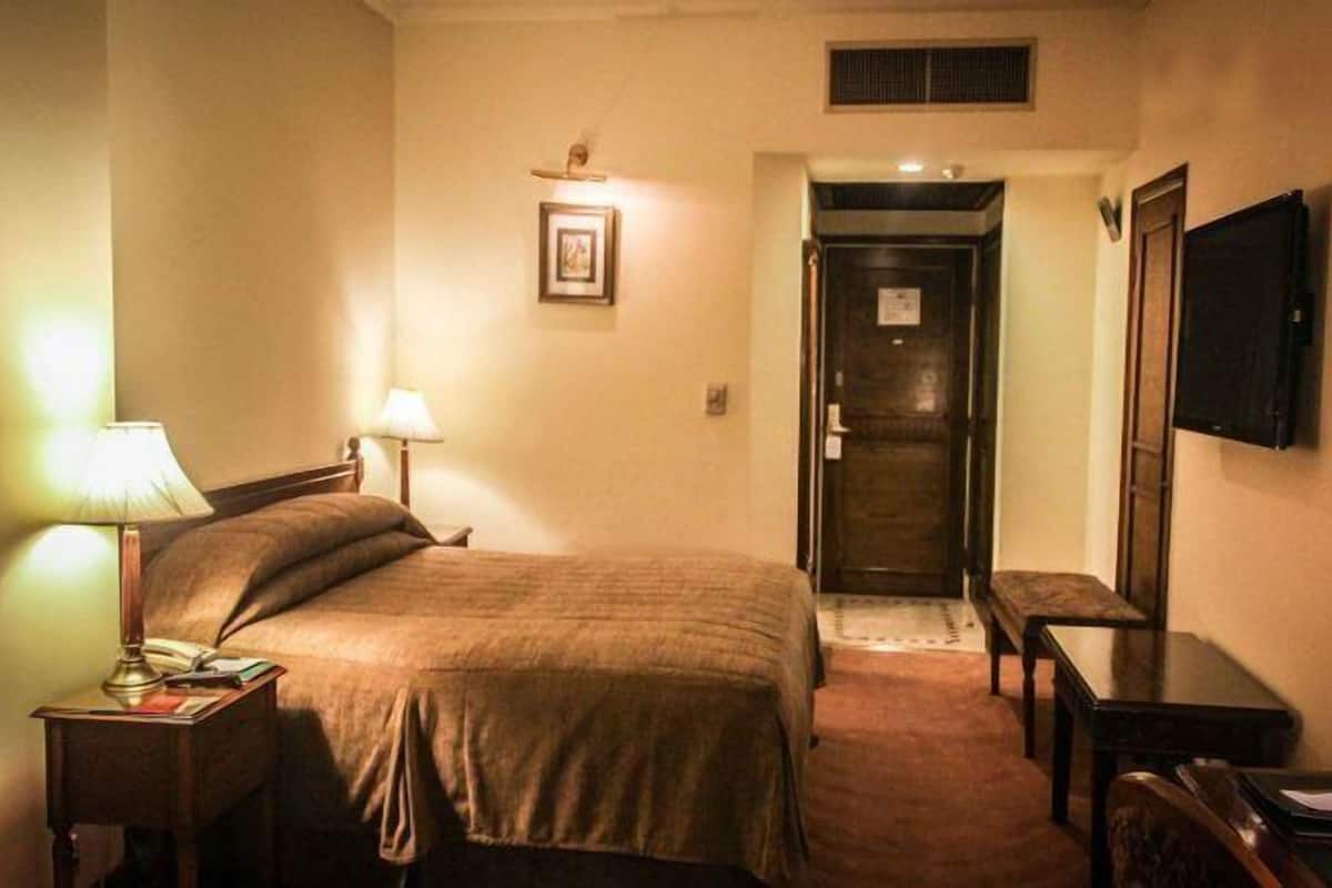 Blackout curtains, soundproofing, free WiFi, bed sheets