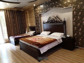 Chambre Triple Deluxe | 1 chambre, rideaux occultants, fer et planche Ă repasser, Wi-Fi gratuit