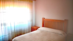 5 bedrooms, bed sheets