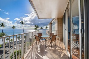 Outdoor dining - Lovely Ocean Views with Convenient Walkable Location - Kamaole Nalu 601 w/ AC! (Kihei, Maui)