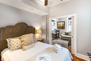 1 غرفة نوم ومكواة/لوح كي وواي فاي مجانًا وملاءات أسرّة