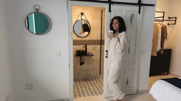 2 chambres, fer et planche à repasser, lit parapluie, Wi-Fi gratuit