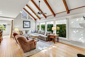 TV, DVD player, offices