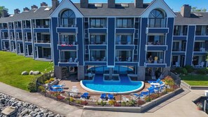 Indoor pool, a heated pool - Edgewater 111 | Waterfront Balcony & Downtown Views | Pool, Hot Tub, Sauna (Charlevoix)