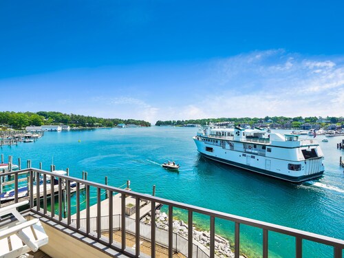 Waterfront Balcony & Downtown Views | Pool, Hot Tub, Sauna