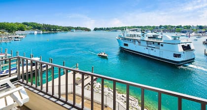 Waterfront Balcony & Downtown Views | Pool, Hot Tub, Sauna